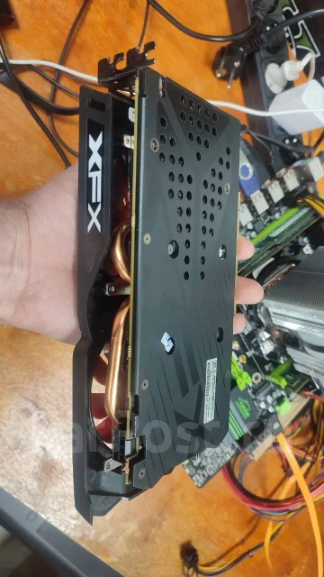 Radeon RX 580 ����