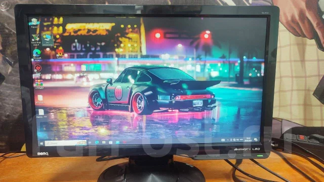 BenQ. 20", ���������� OLED ����