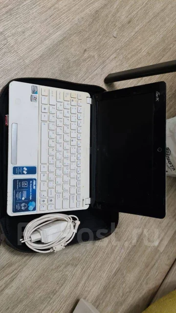 Asus Eee PC. 11.1", 1,7����, ��� 2048 ��, ���� 120���, WiFi: 1, Bluetooth: 1, ����������� �� 5��. ����