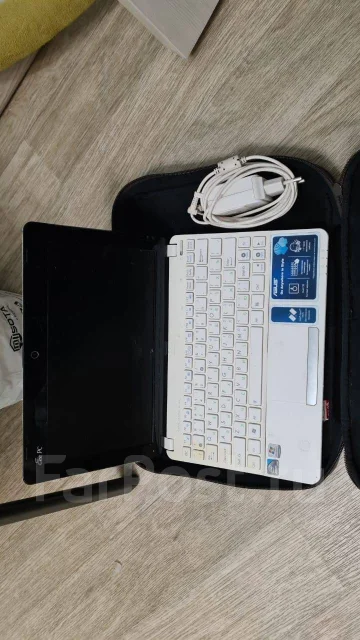 Asus Eee PC. 11.1", 1,7����, ��� 2048 ��, ���� 120���, WiFi: 1, Bluetooth: 1, ����������� �� 5��. ����