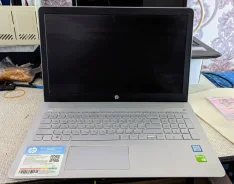 HP 15. 15.6", 3,3����, ��� 6 ��, ���� 500���, WiFi: 1, Bluetooth: 1, ����������� �� 6��. ����