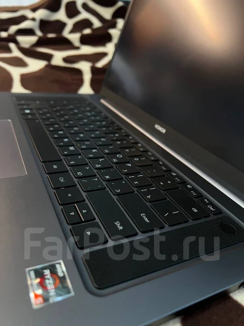 Honor MagicBook 16. 16.1", 3,3����, ��� 16 ��, ���� 512���, WiFi: 1, Bluetooth: 1, ����������� �� 8��. ����