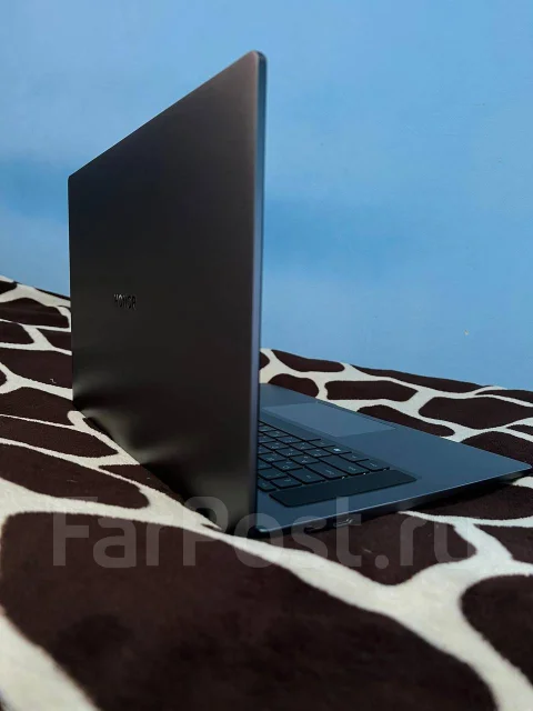 Honor MagicBook 16. 16.1", 3,3����, ��� 16 ��, ���� 512���, WiFi: 1, Bluetooth: 1, ����������� �� 8��. ����