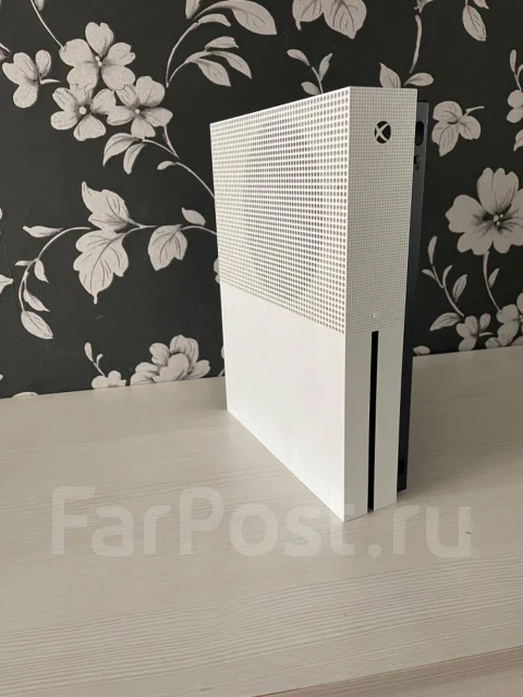 Microsoft Xbox One S ����