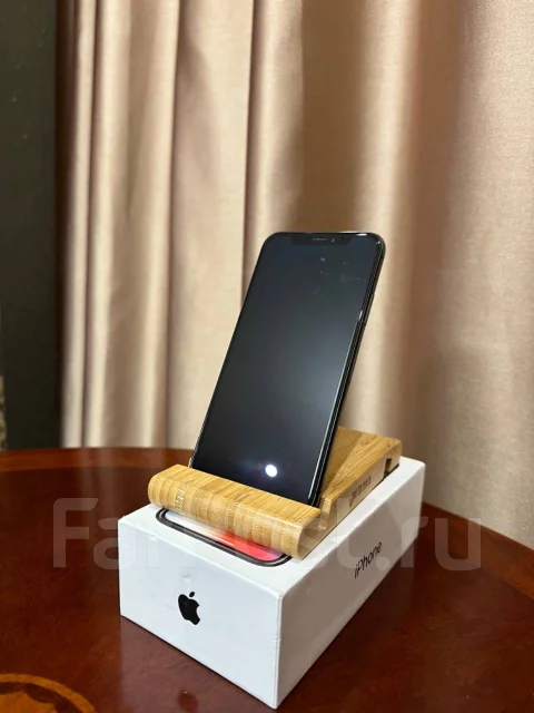 Apple iPhone X. �/�, 256 �� ����