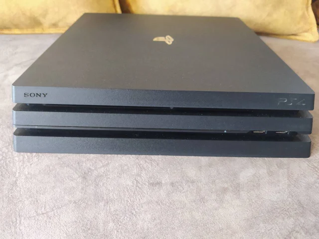 Sony PlayStation 4 Pro ����