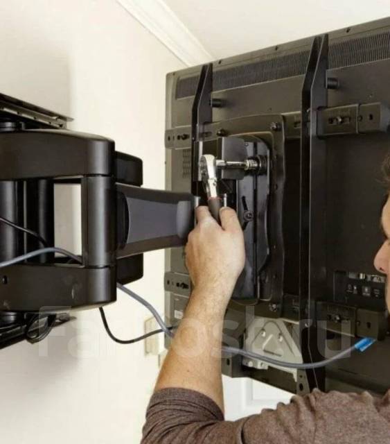 Монтаж Кронштейна установка на стену повесить телевизор подвес Мастер ...