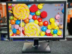 Samsung. 19", ���������� �� (LCD, LED, QLED) ����