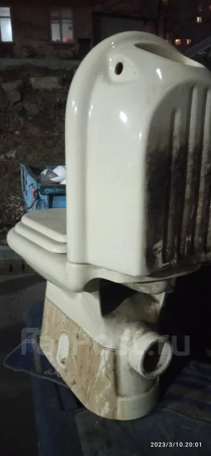 Унитаз с бачком - Сантехника и водоснабжение во Владивостоке