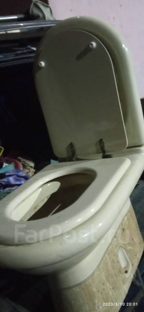 Унитаз с бачком - Сантехника и водоснабжение во Владивостоке