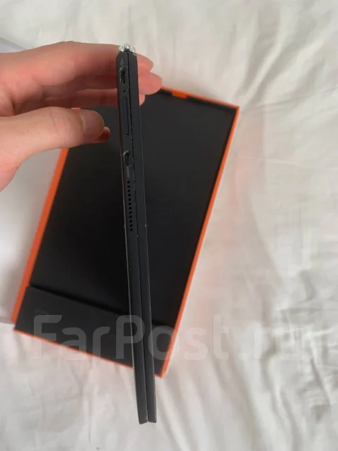 Lenovo Yoga Book YB1-X91L. 10.1 ������, ������ 64 �� ����
