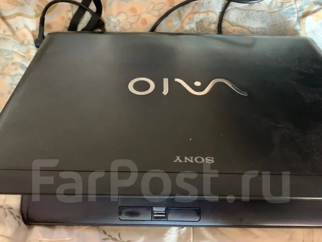 Sony VAIO. 13.4", 2,5����, ��� 4 ��, ���� 500���, WiFi: 1, Bluetooth: 1, ����������� �� 1��. ����