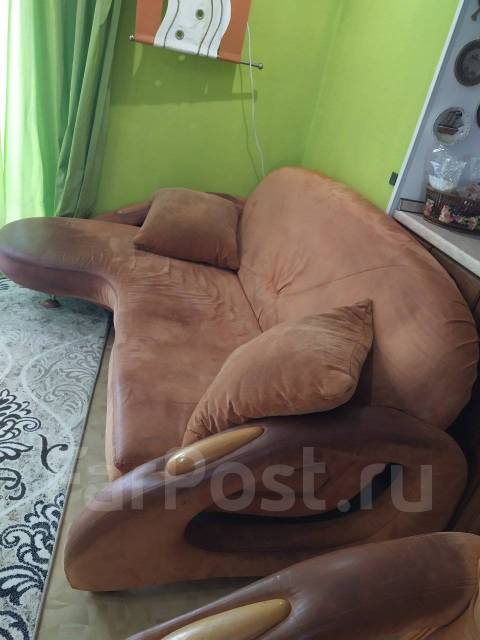 Продам набор мягкой мебели: угловой диван и кресло, б/у, в наличии ...