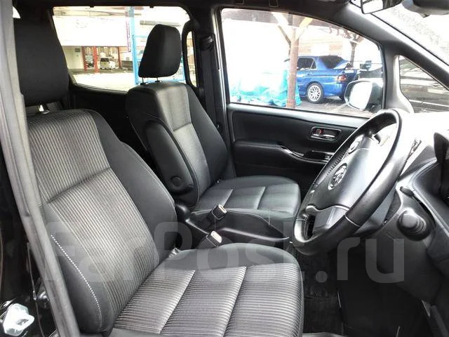 Toyota Voxy. ��������, 4wd, 2.0 (152��.�.), ������, 32 000����. ��, �/�. ��� ����� �� ������������ ����