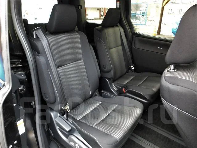 Toyota Voxy. ��������, 4wd, 2.0 (152��.�.), ������, 32 000����. ��, �/�. ��� ����� �� ������������ ����