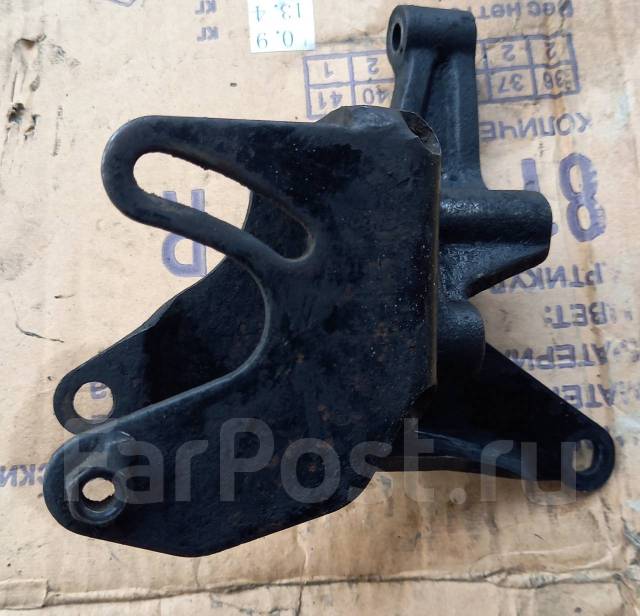 Кронштейн насоса ГУР натяжной Hyundai D4BF, D4BA, D4BH, Mitsubishi 4D5 ...