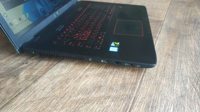 Asus ROG GL752VW. 17.3", 2,4����, ��� 16 ��, ���� 2 400���, WiFi: 1, Bluetooth: 1, ����������� �� 4��. ����