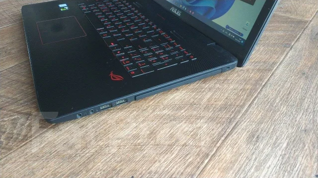 Asus ROG GL752VW. 17.3", 2,4����, ��� 16 ��, ���� 2 400���, WiFi: 1, Bluetooth: 1, ����������� �� 4��. ����