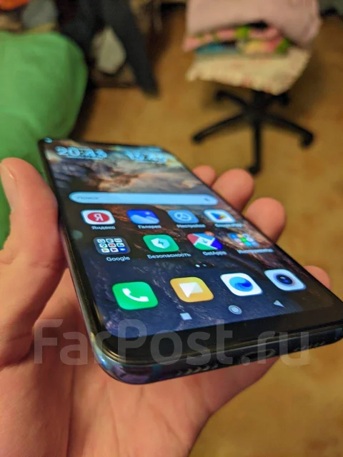 Xiaomi Mi8. �/�, 64 ��, �����, 3G, 4G LTE, 5G, Dual-SIM, NFC ����