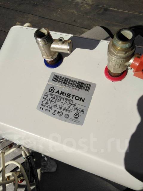 Водонагреватель накопительный, под раковину "Аристон". 10 литров. б/у ...