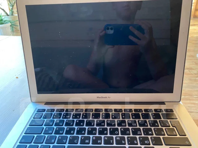 Apple MacBook. 13", ��� 768 ��, ���� 1 000���, WiFi: 1, Bluetooth: 1, ����������� �� 24��. ����