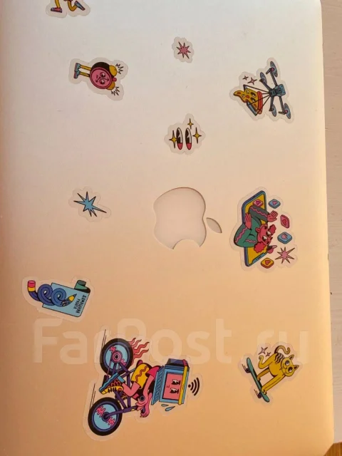 Apple MacBook. 13", ��� 768 ��, ���� 1 000���, WiFi: 1, Bluetooth: 1, ����������� �� 24��. ����