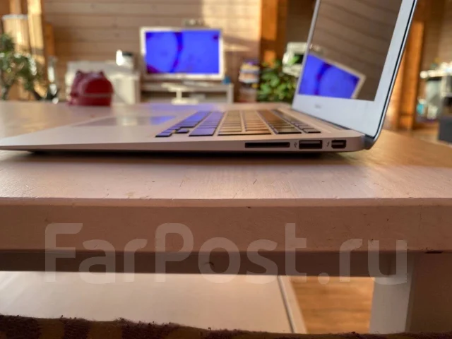 Apple MacBook. 13", ��� 768 ��, ���� 1 000���, WiFi: 1, Bluetooth: 1, ����������� �� 24��. ����