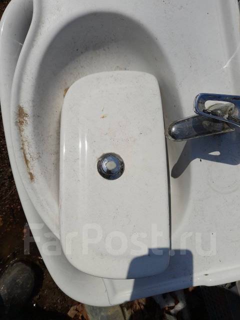Крышка бачка унитаза, в наличии. Цена: 500₽ во Владивостоке