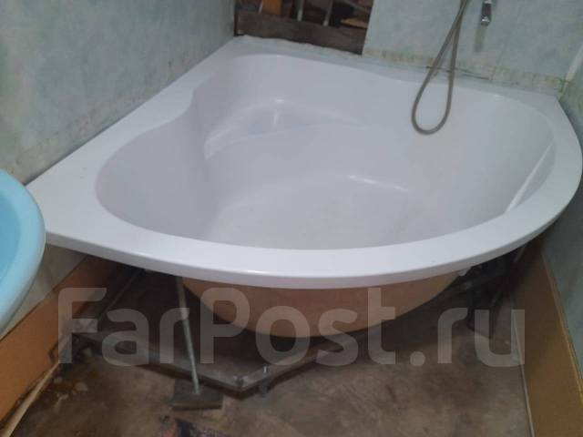 Ванна акриловая угловая 130 на130 б/ у - Сантехника и водоснабжение во ...