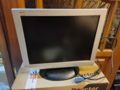 ViewSonic. 15", ���������� �� (LCD, LED, QLED) ����