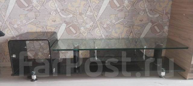 Тумба под телевизор, б/у, в наличии. Цена: 4 000₽ во Владивостоке