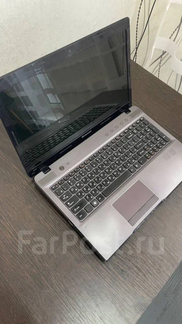 Lenovo IdeaPad Z570. 15.6", 2,4����, ��� 8 ��, ���� 300���, WiFi: 1, Bluetooth: 1 ����
