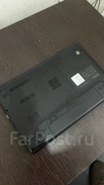 Lenovo IdeaPad Z570. 15.6", 2,4����, ��� 8 ��, ���� 300���, WiFi: 1, Bluetooth: 1 ����