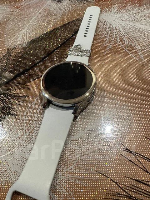 Samsung Galaxy Watch4. GPS, NFC, IP67, IP68 ����
