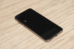 Xiaomi Mi9 SE. �/�, 128 ��, ������, 4G LTE, Dual-SIM, NFC ����