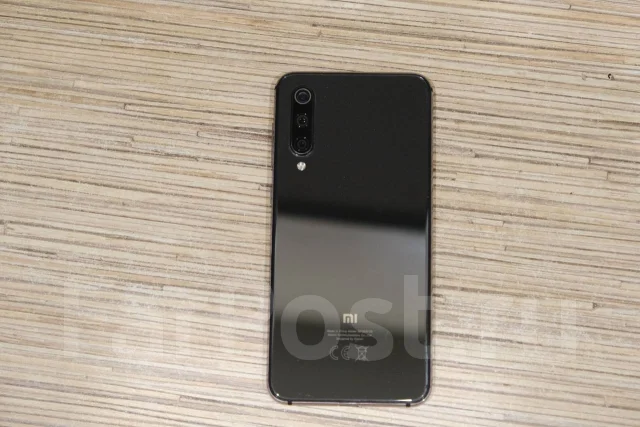 Xiaomi Mi9 SE. �/�, 128 ��, ������, 4G LTE, Dual-SIM, NFC ����