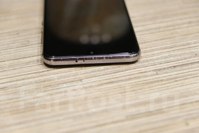 Xiaomi Mi9 SE. �/�, 128 ��, ������, 4G LTE, Dual-SIM, NFC ����