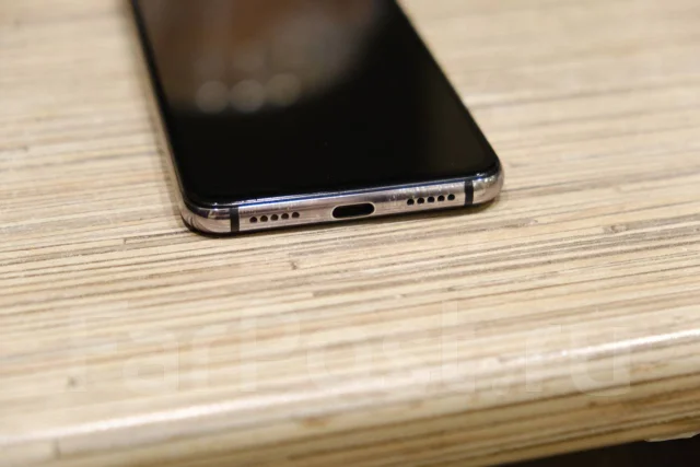 Xiaomi Mi9 SE. �/�, 128 ��, ������, 4G LTE, Dual-SIM, NFC ����