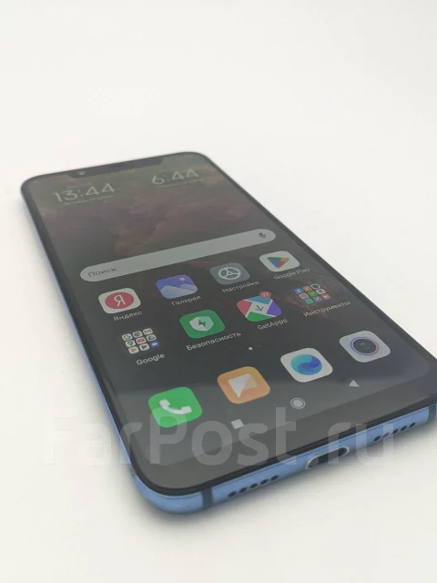 Xiaomi Mi8. �/�, 64 ��, �����, 3G, 4G LTE, 5G, Dual-SIM, ����������, NFC ����