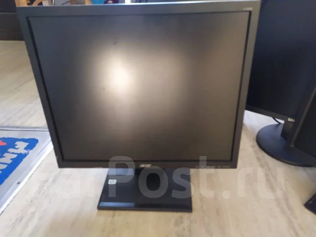 Samsung. 19", ���������� �� (LCD, LED, QLED) ����