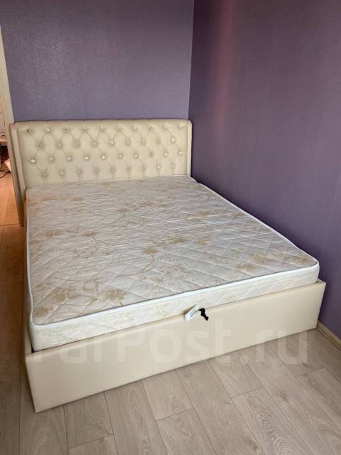 Продам двухспальную кровать с матрасом, новая, б/у, в наличии. Цена: 35 ...