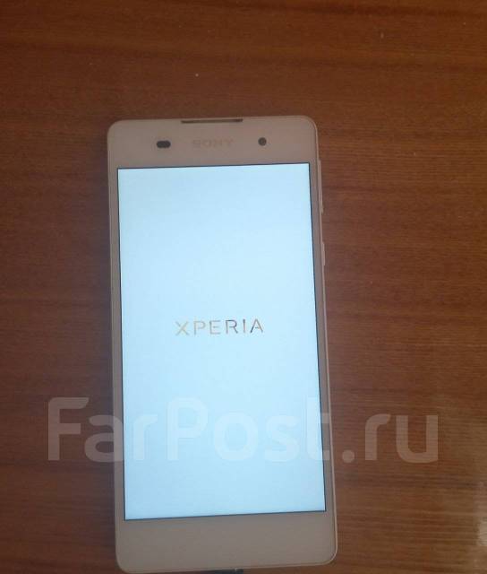 Смартфон Sony, 16 гб, белый, 4G LTE, б/у, в наличии. Цена: 1 000₽ во ...