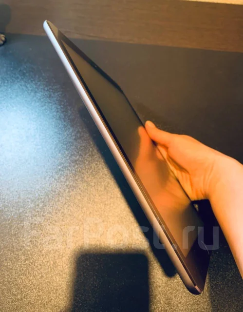 Apple iPad Air. 9.7 ������, ������ 64 �� ����