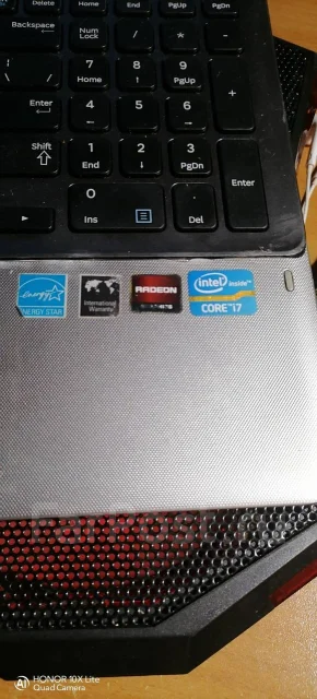 Samsung 350E7C. 16.4", ��� 8 ��, ���� 128���, WiFi: 1, Bluetooth: 1, ����������� �� 1��. ����