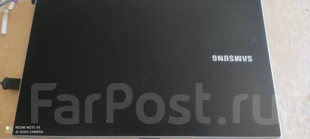 Samsung 300V5A. 15.6", 2,4����, ��� 8 ��, ���� 300���, WiFi: 1, Bluetooth: 1, ����������� �� 3��. ����