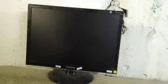 Samsung. 19", ���������� ��� (CRT) ����
