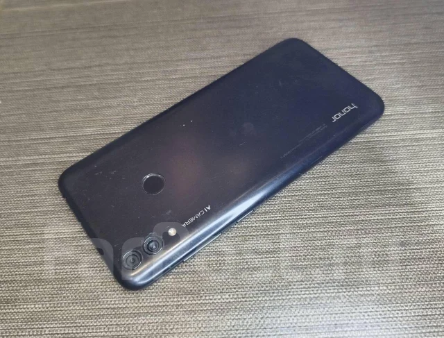 Honor 8C. �/� ����