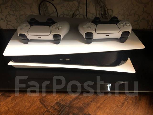 SONY PlayStation 5 с двумя геймпадами и подпиской, б/у, в наличии. Цена ...