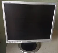 Samsung. 17", ���������� �� (LCD, LED, QLED) ����