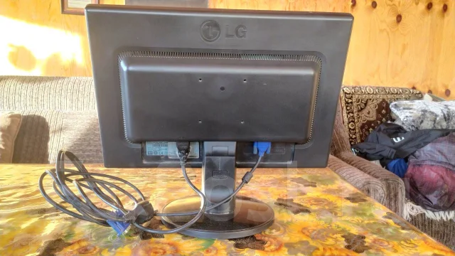 LG. 19", ���������� �� (LCD, LED, QLED) ����